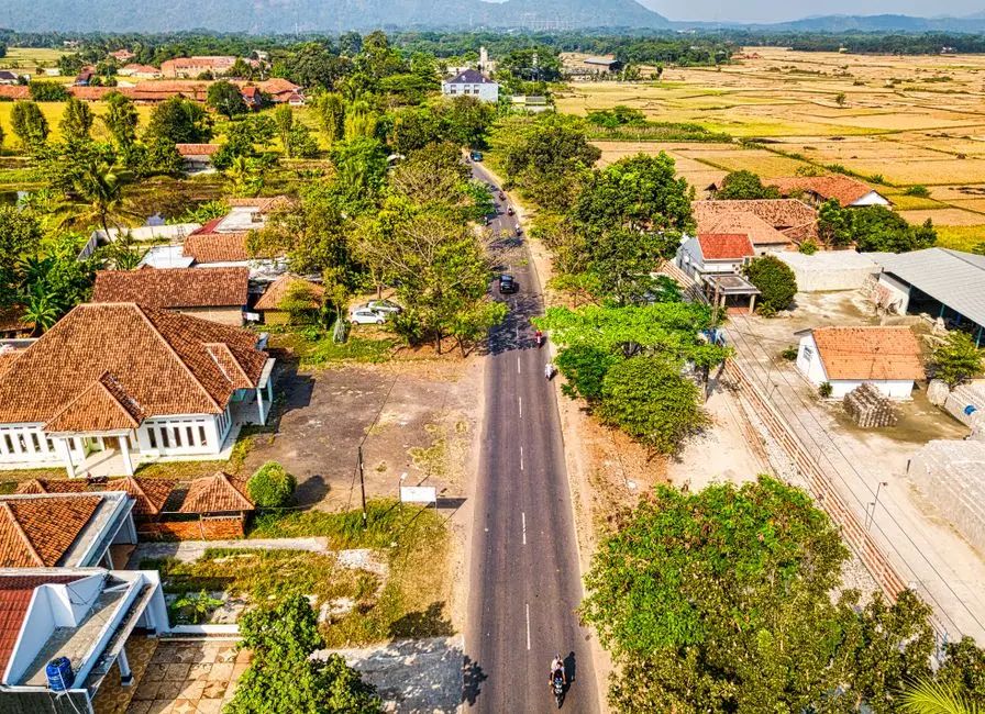 Jalan akses menuju lahan yang memengaruhi harga tanah
